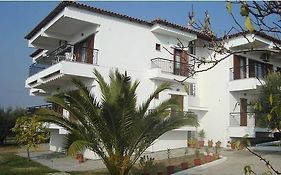 Yianna Studios & Apartments